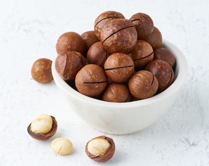 raw-macadamia-nuts-min