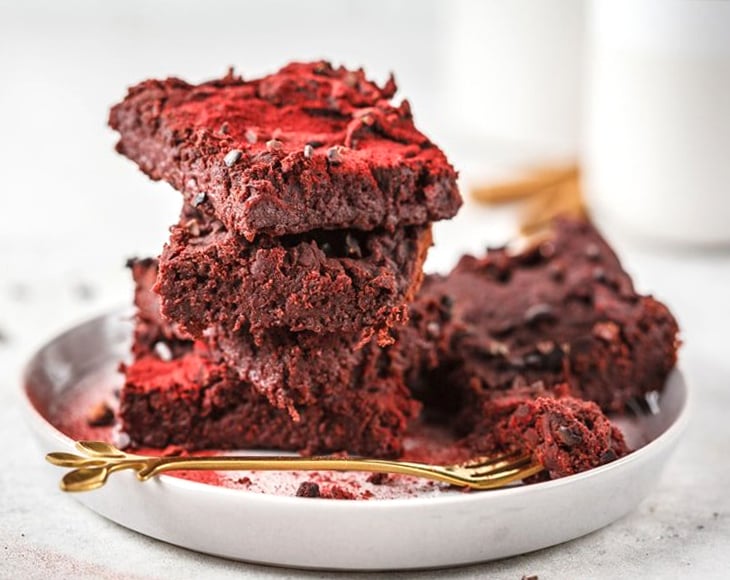 homemade-red-velvet-cake-with-organic-beet-root-powder