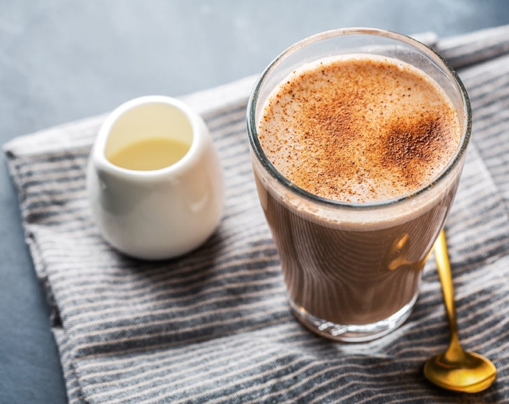 chai-latte-glass-with-organic-clove-powder-min-min