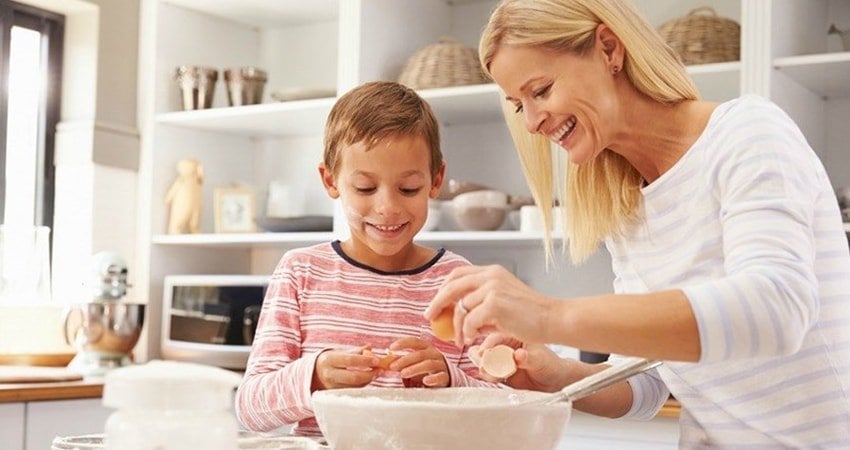 Let your kids help you prepare a dinner