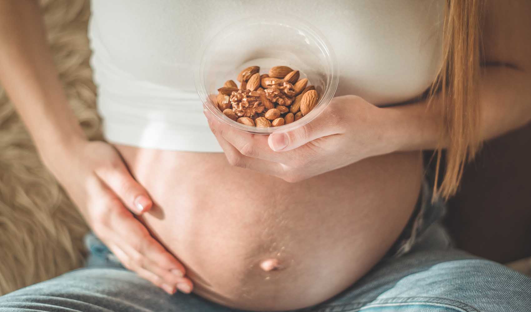 Benefits-of-Eating-Dried-Fruits-and-Nuts-During-Pregnancy-2