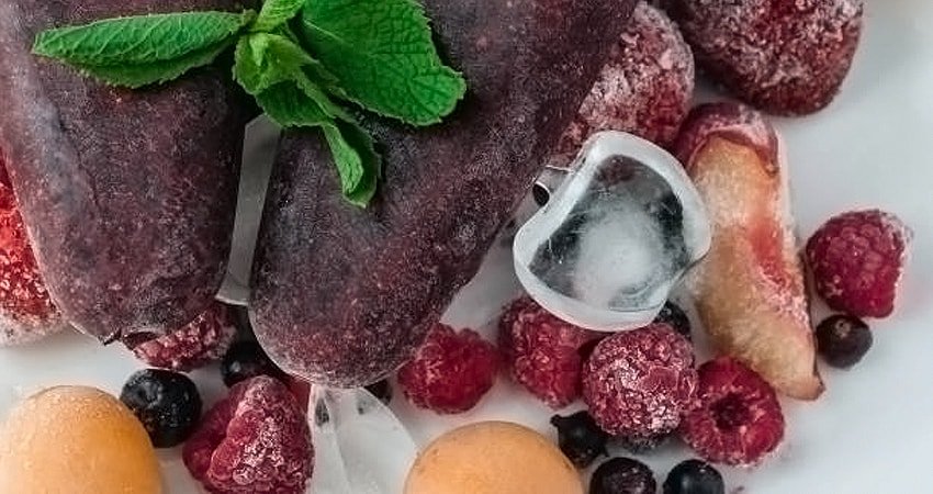 Fruit ice lollies