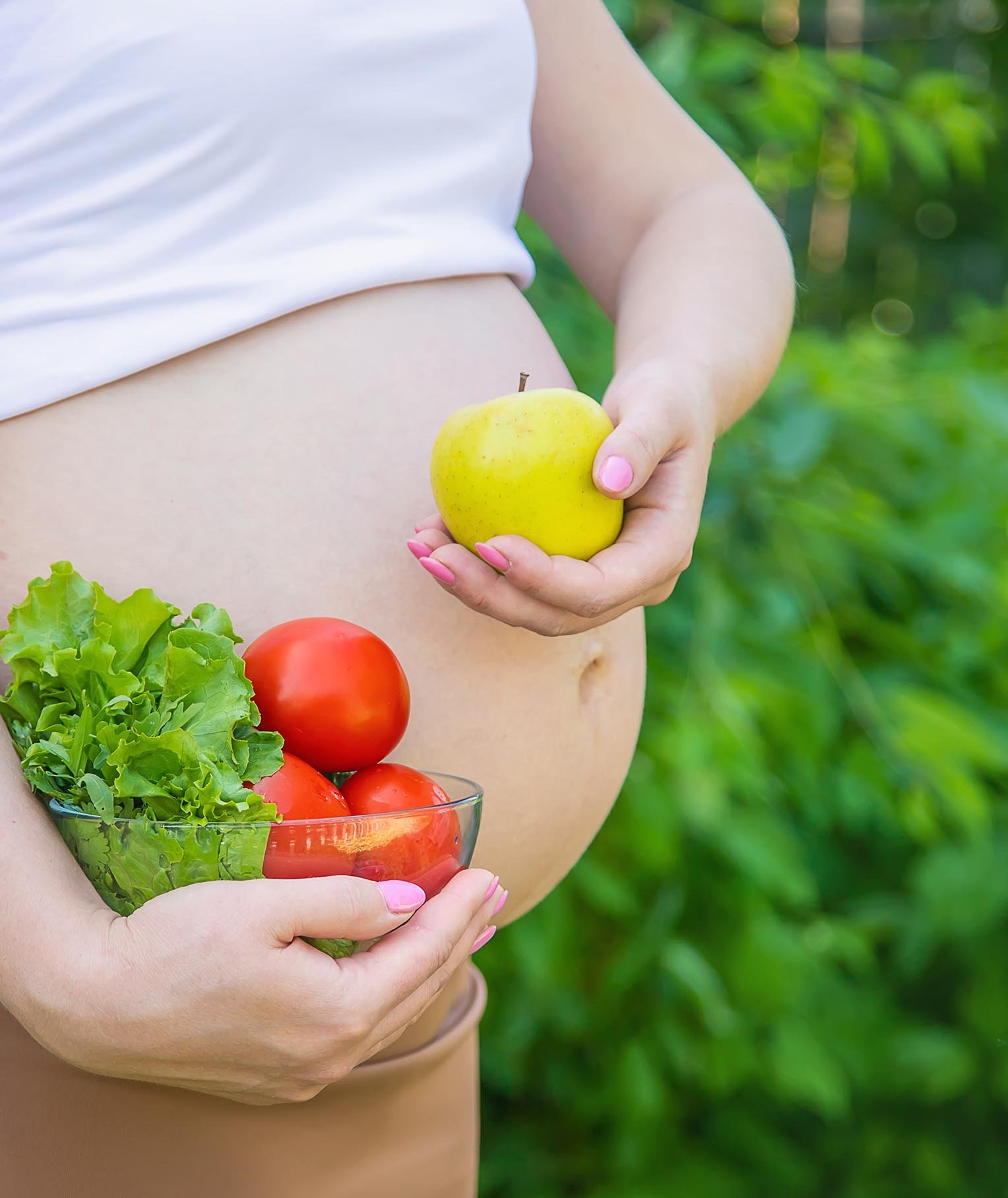 12 Unhealthy Foods to Avoid During Pregnancy