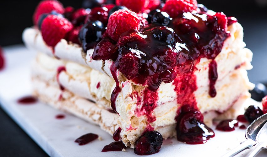 Wintry Pavlova with Cranberry Sauce