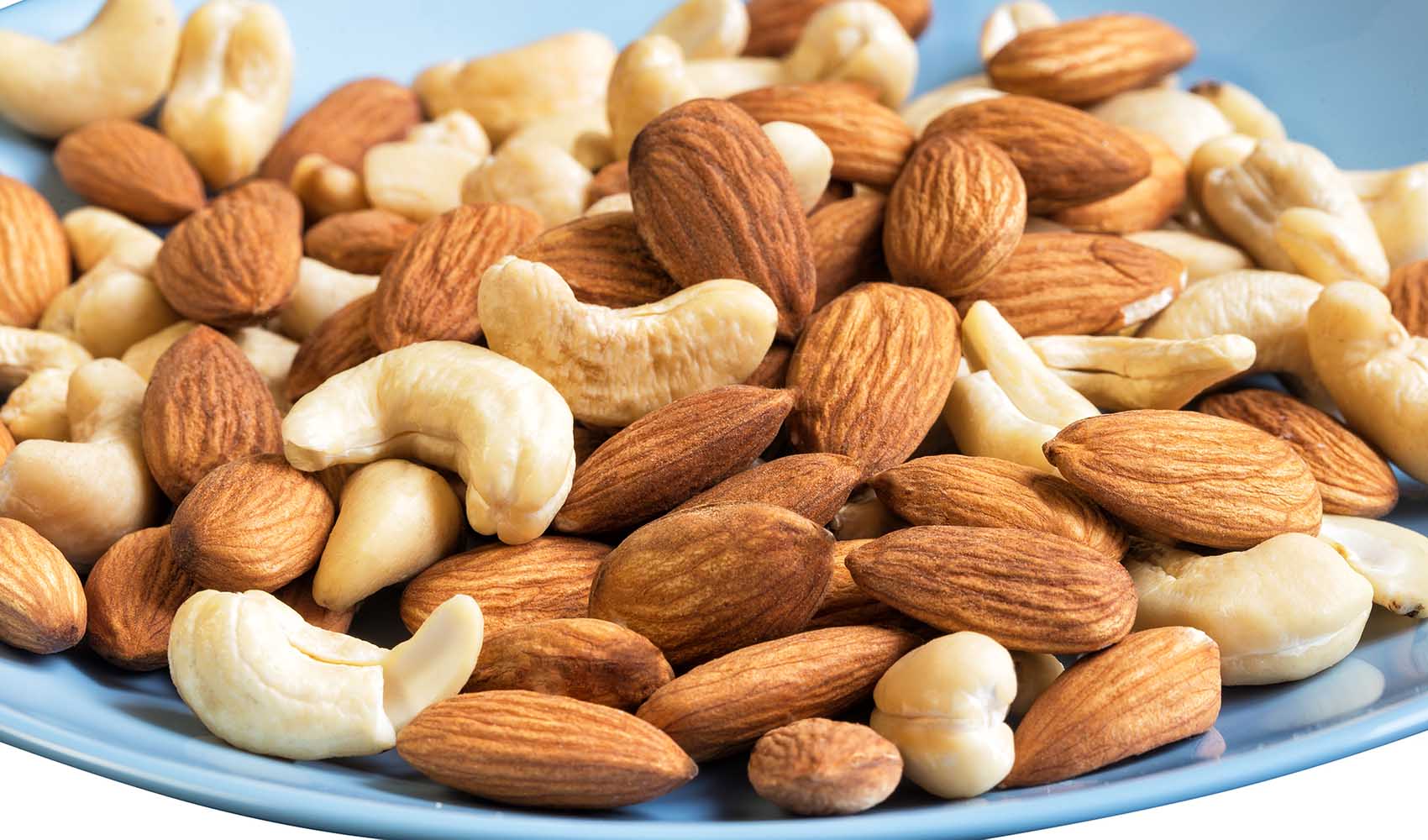 almond-vs-cashew-nutritional-comparison-2
