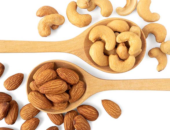 Almond vs. Cashew: Nutritional Comparison