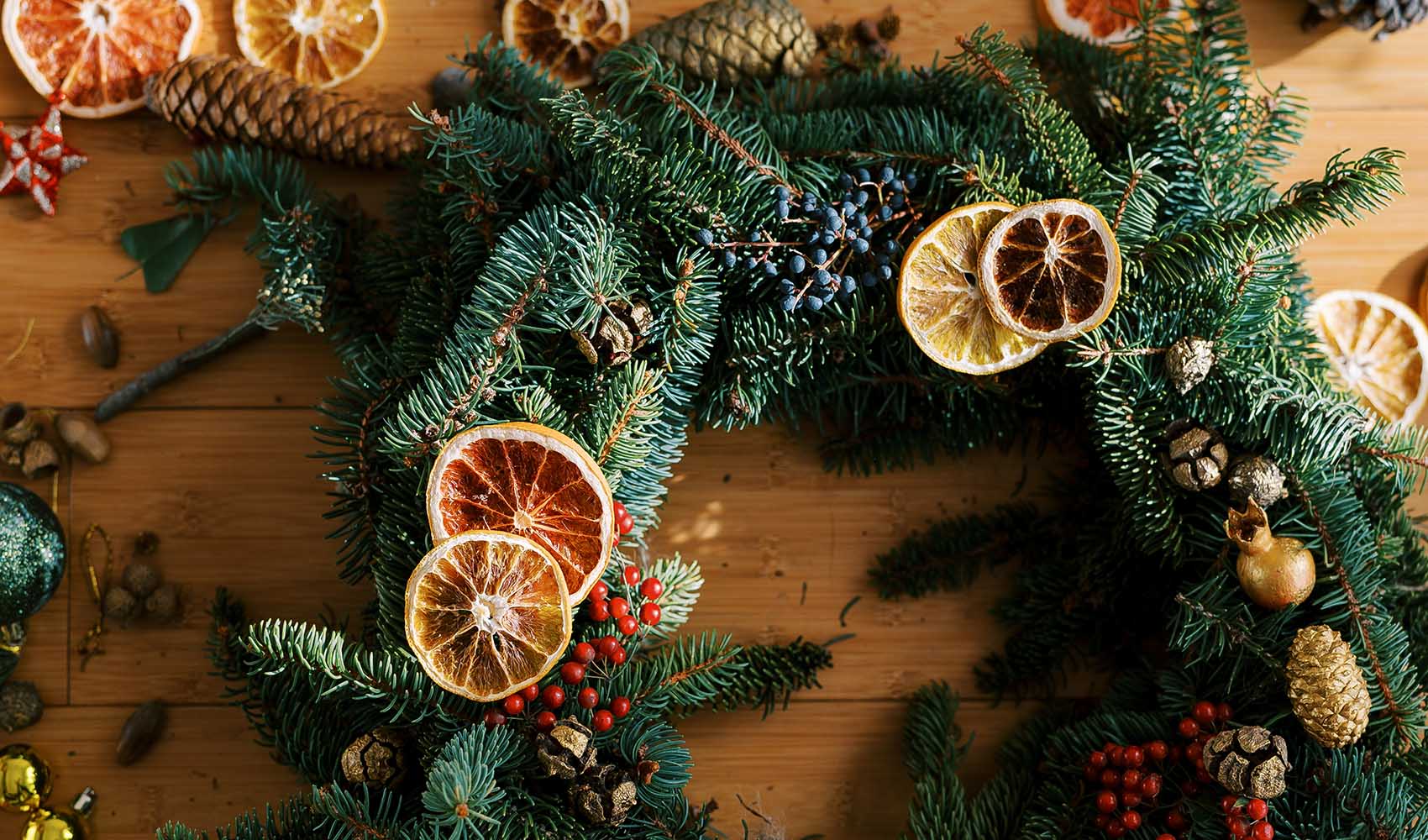 How-To-Make-a-Dried-Fruit-Christmas-Garland-2