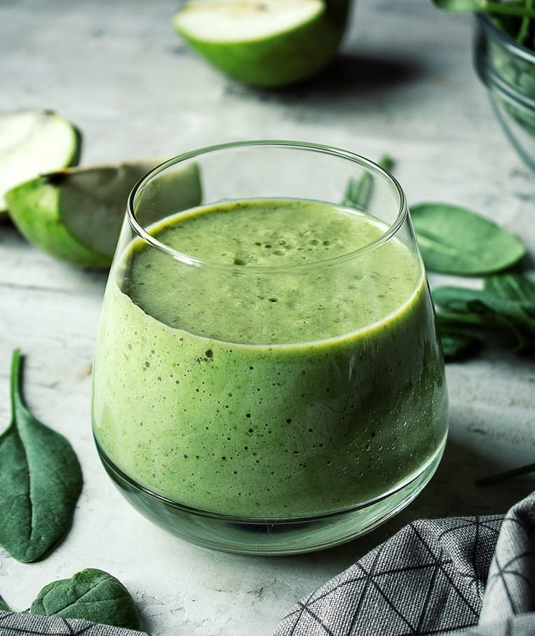 Acerola-Infused Pear Spinach Smoothie