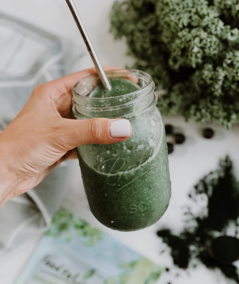 Top 3 Reasons Why You Should Try Spirulina + Healthiest Smoothie Ever Recipe