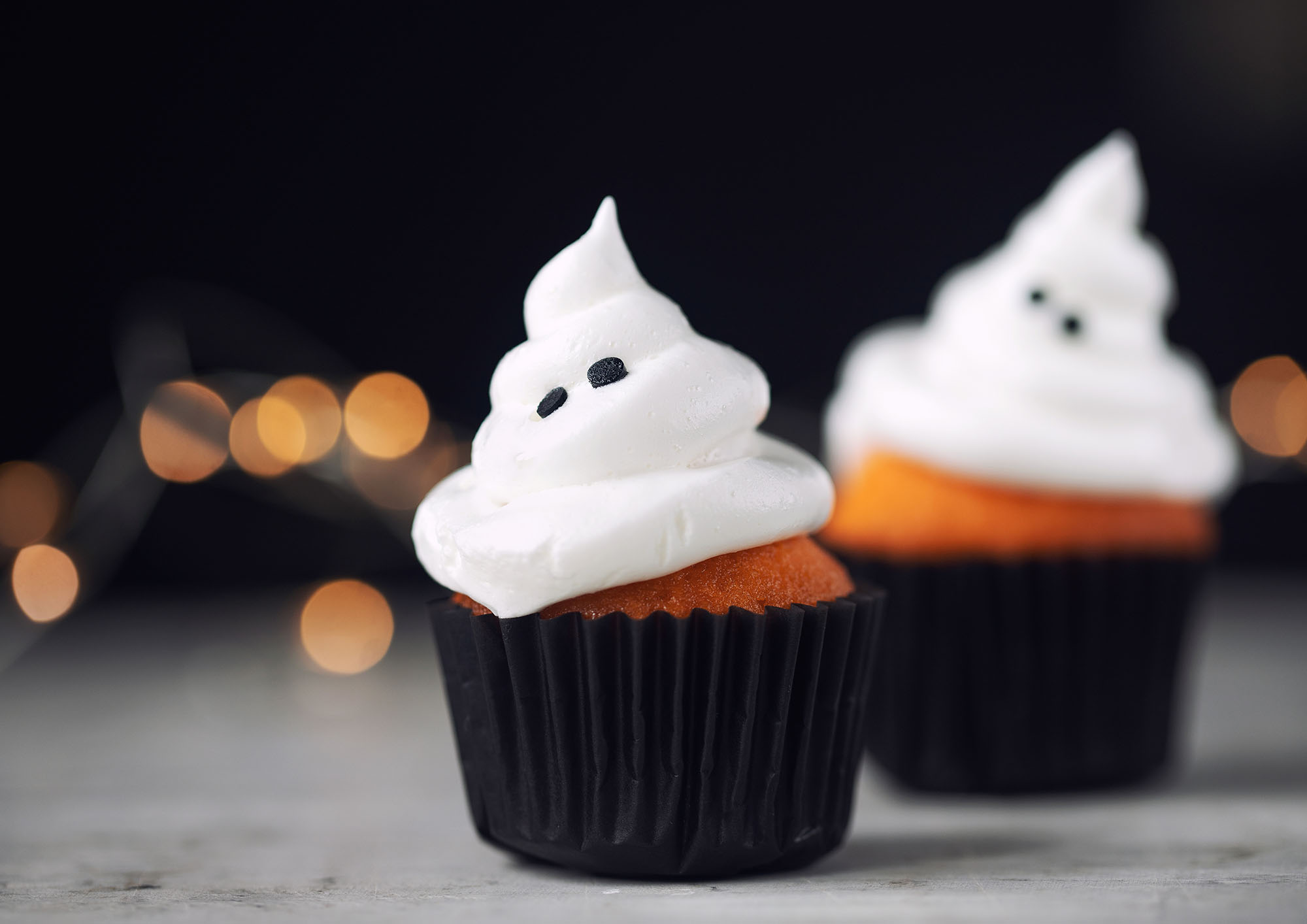 halloween-orange-velvet- ghost-cupcakes