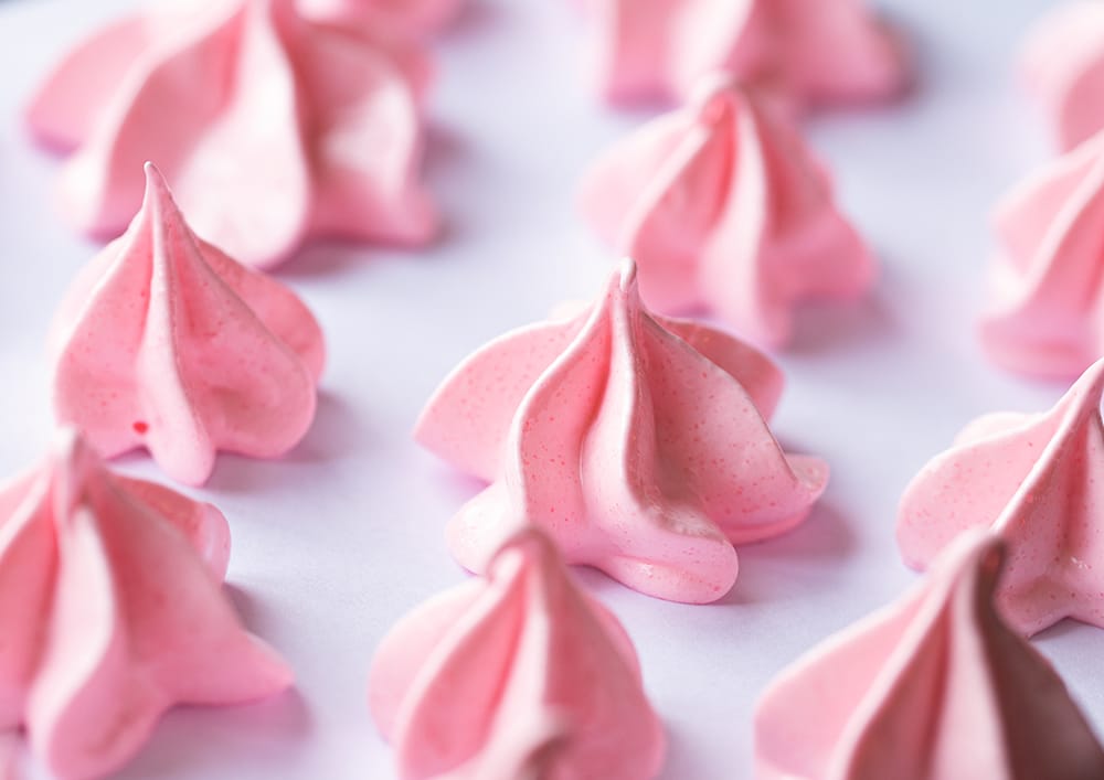 valentine's day meringue kisses