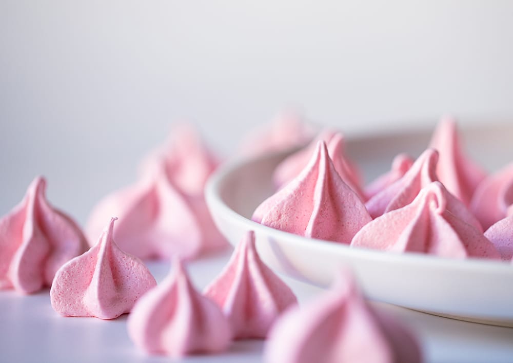 valentine's day meringue kisses