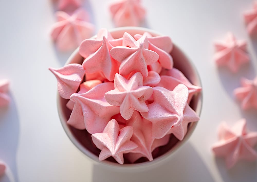 valentine's day meringue kisses