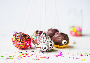 halloween-chocolate-cake-pops-blog-4