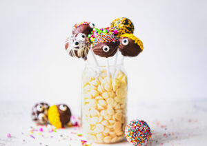 halloween-chocolate-cake-pops-blog-5