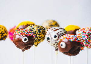 halloween-chocolate-cake-pops-blog-6