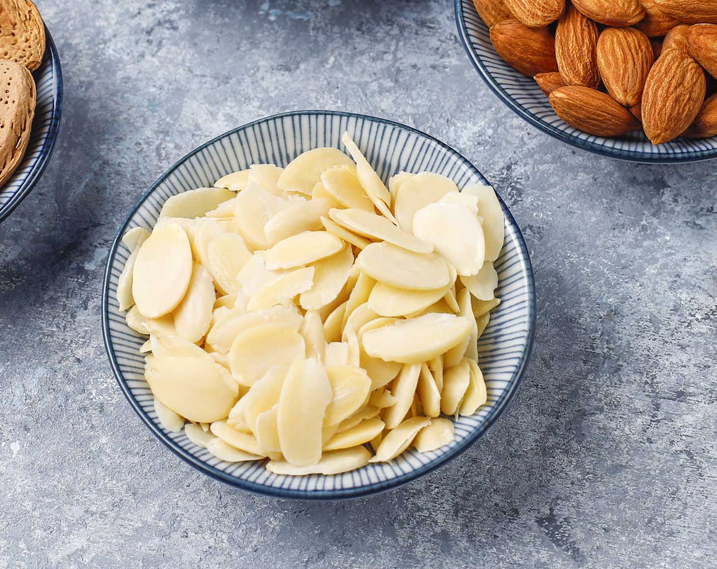 blanched-sliced-almonds-2-web-min