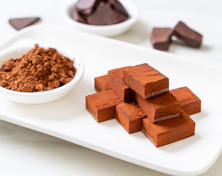 chocolate-fudge-with-organic-cacao-powder