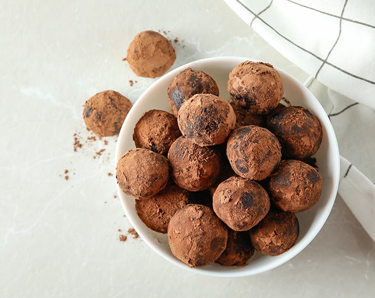 homemade-truffles-with-organic-cocoa-powder