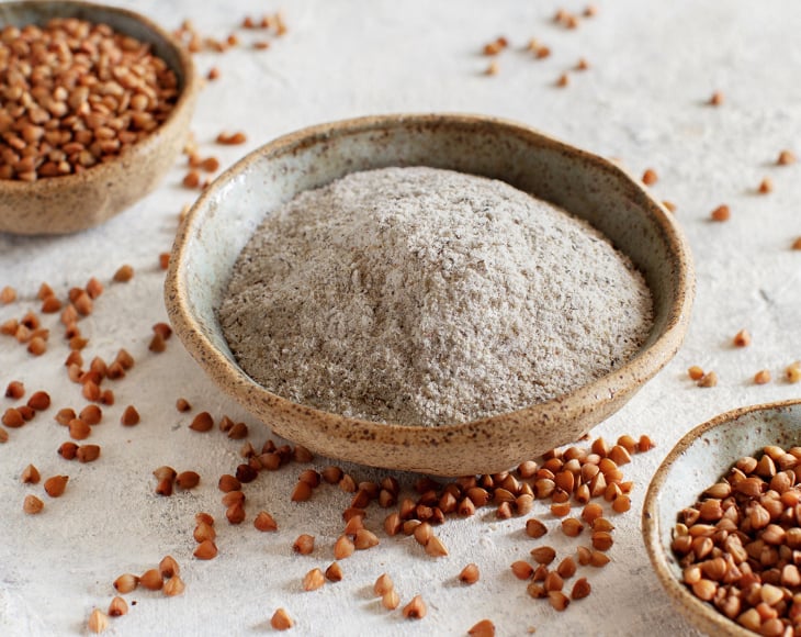 Buckwheat flour and buckwheat grain in bowls
