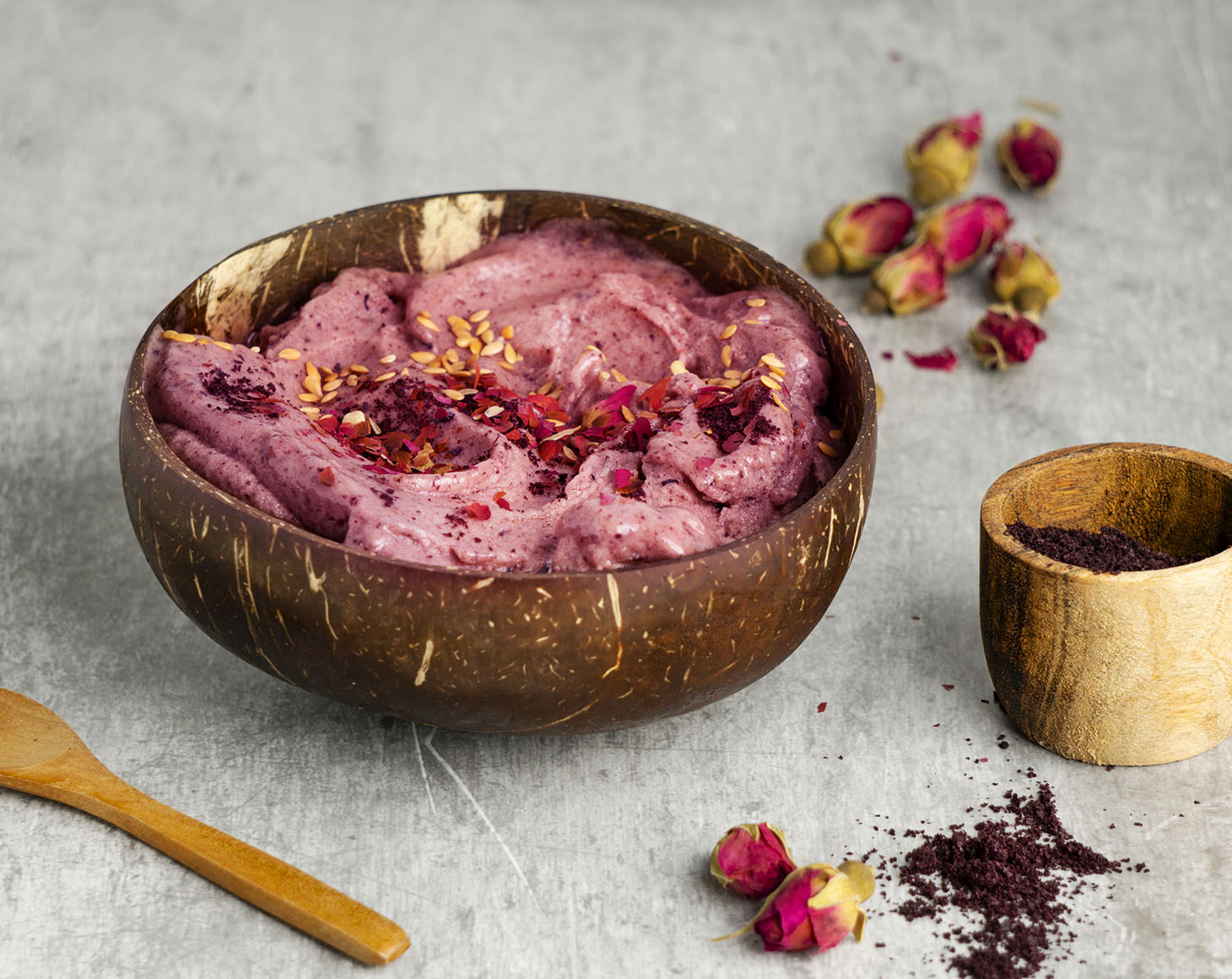 smoothie-bowl-with-organic-acai-berry-powder