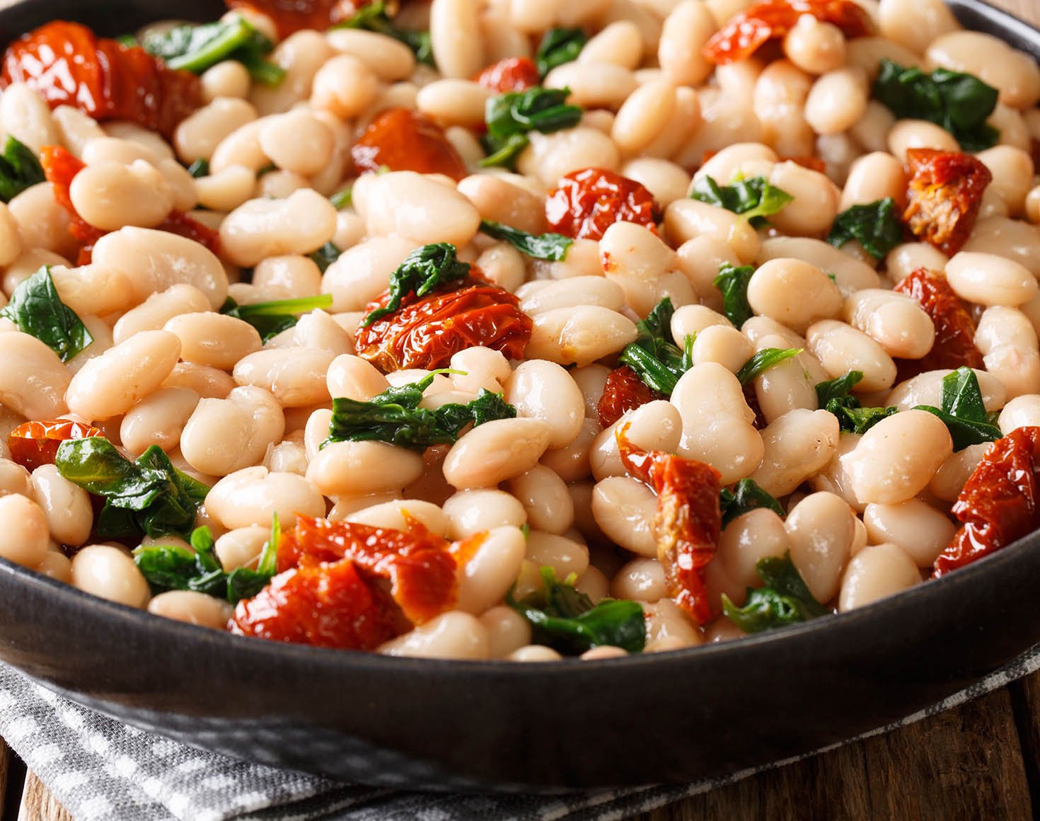 delicious-cannellini-bean-salad-with-spinach-and-dried-tomatoes