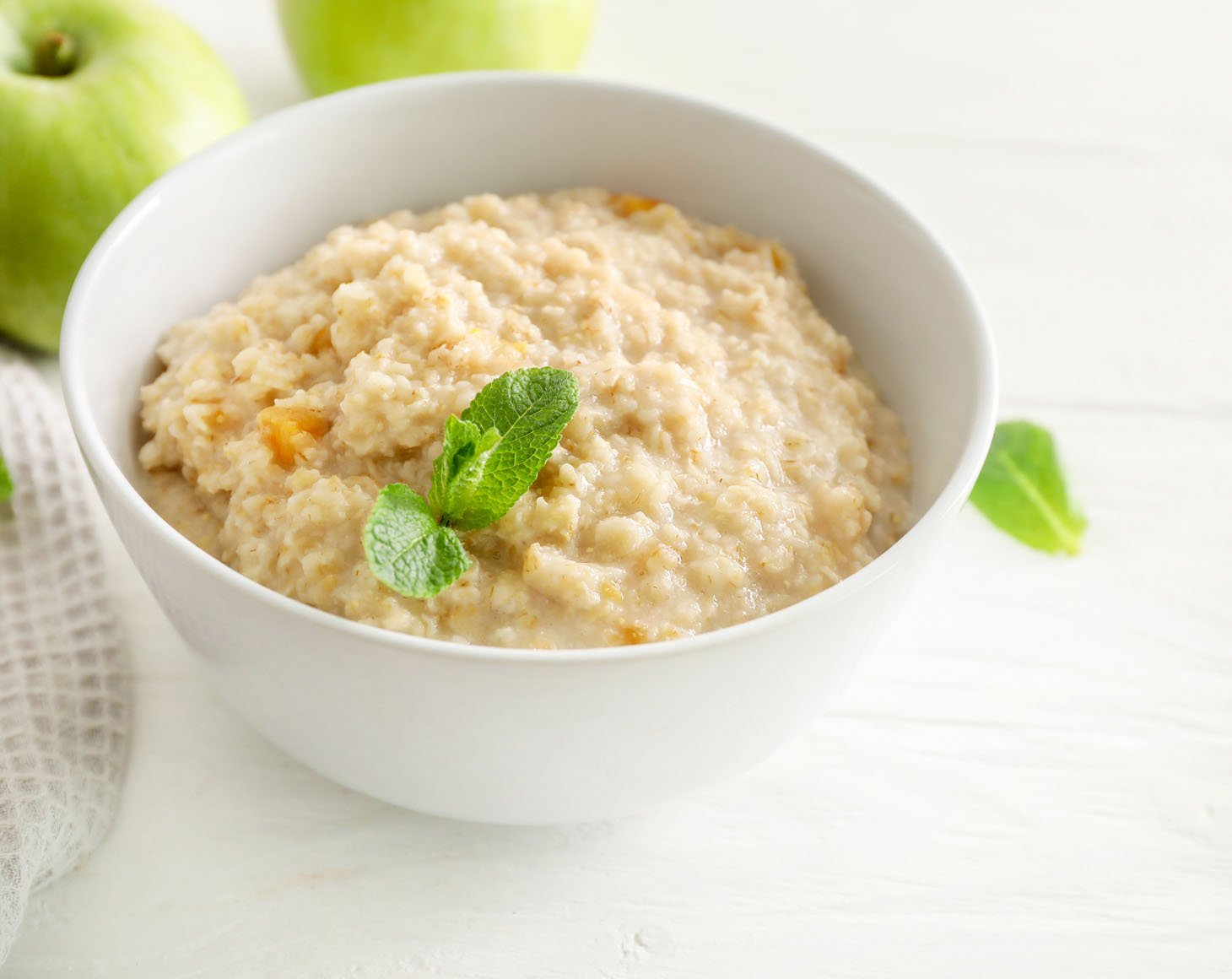 oatmeal-bowl-with-organic-sacha-inchi-protein-powder