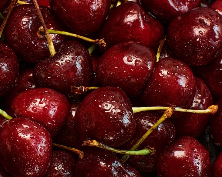 cherry-drops-water-close-up-arrangement-berries-background-fresh-harvest-juicy-cherries-pie-juice-ingredient-min
