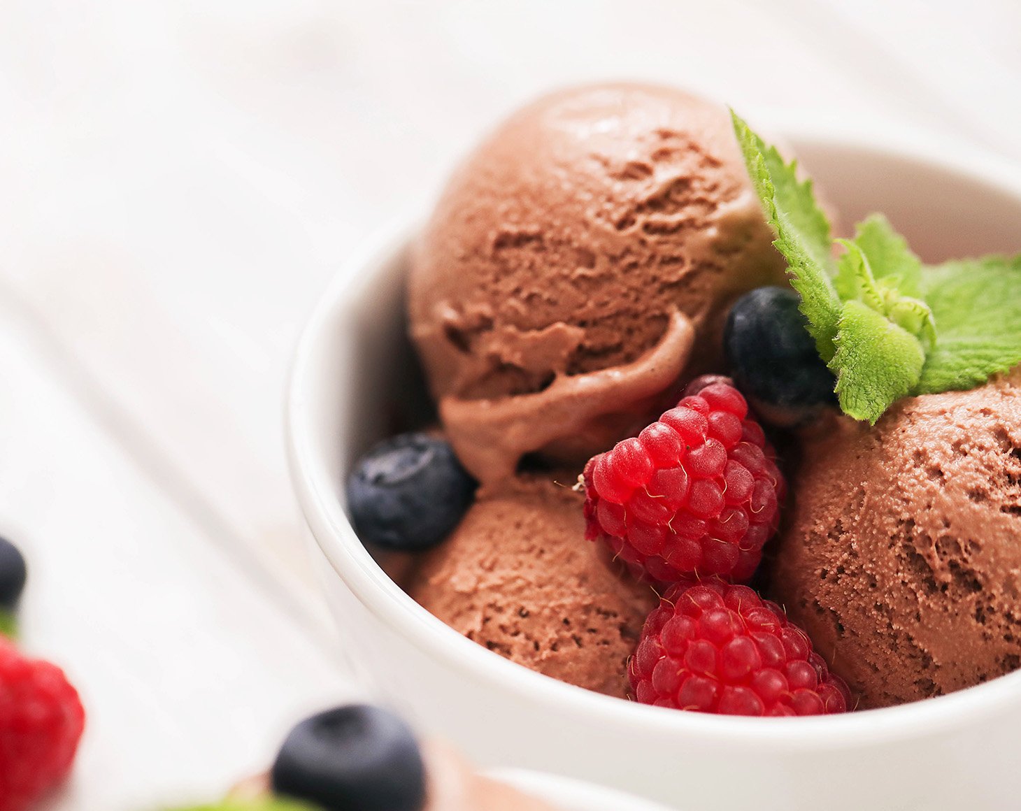 homemade-ice-cream-with-organic-lucuma-powder
