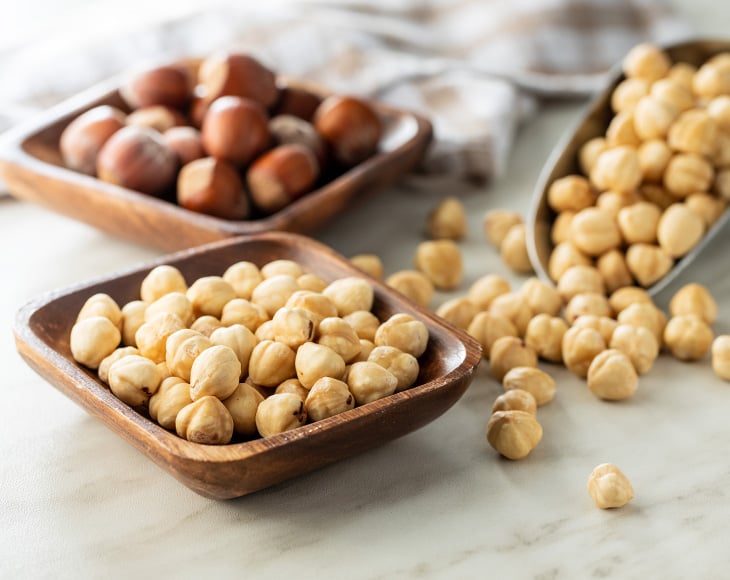 organic-roasted-blanched-hazelnuts-2