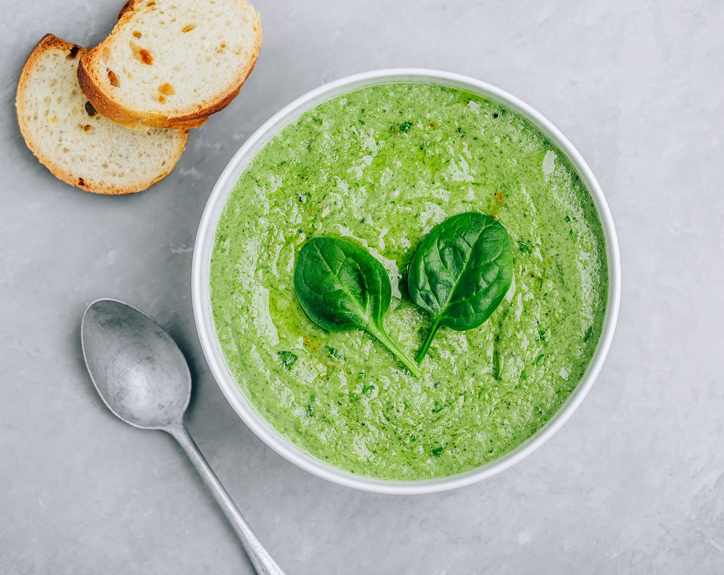 green-creamy-spinach-soup-with-organic-spinach-powder