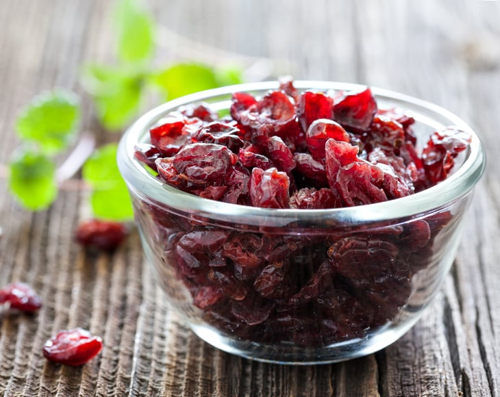 dried-cranberries-in-a-bowl