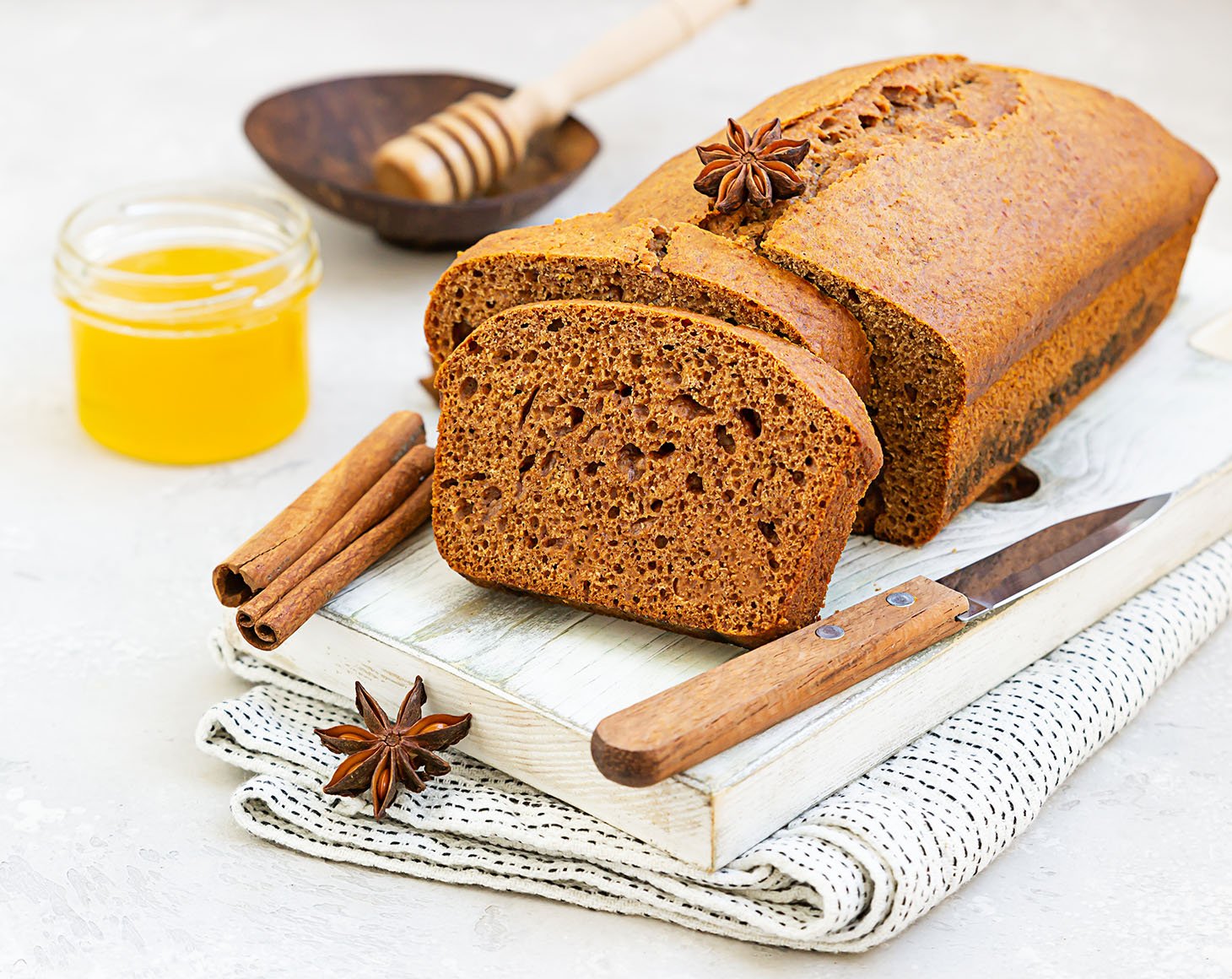 spicy-honey-cake-with-ginger-powder