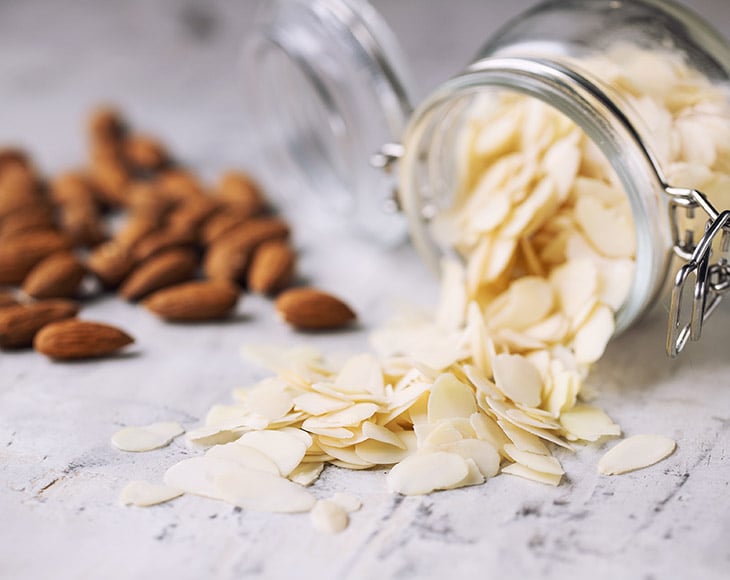 organic-blanched-sliced-almonds-2-min
