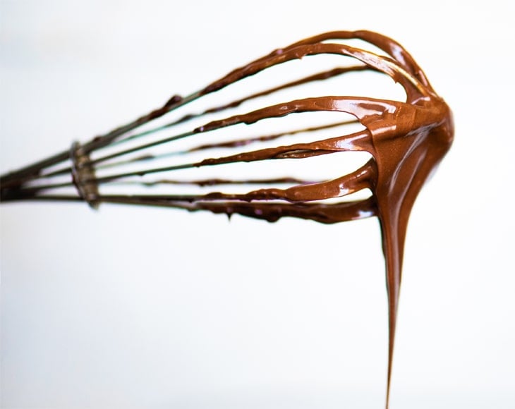 chocolate sauce from cacao paste wafle