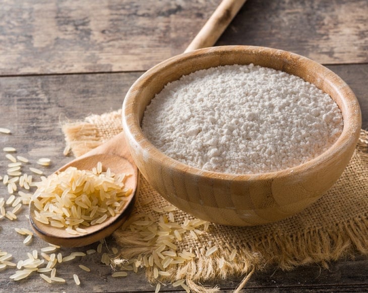 Organic-Brown-Rice-Flour-on-table-min