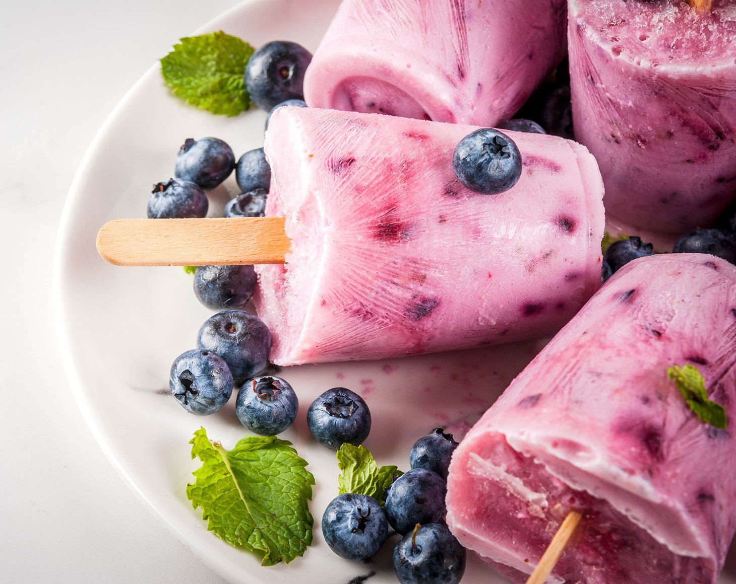 blueberry-yogurt-ice-cream-popsicles-with-organic-blueberry-powder
