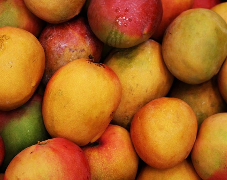 fresh-mangoes-min