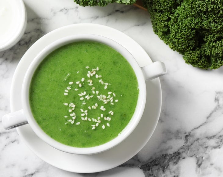 healthy-kale-soup-with-kale-powder-min