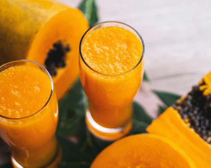 healthy-smoothie-with-conventional-papaya-powder-min