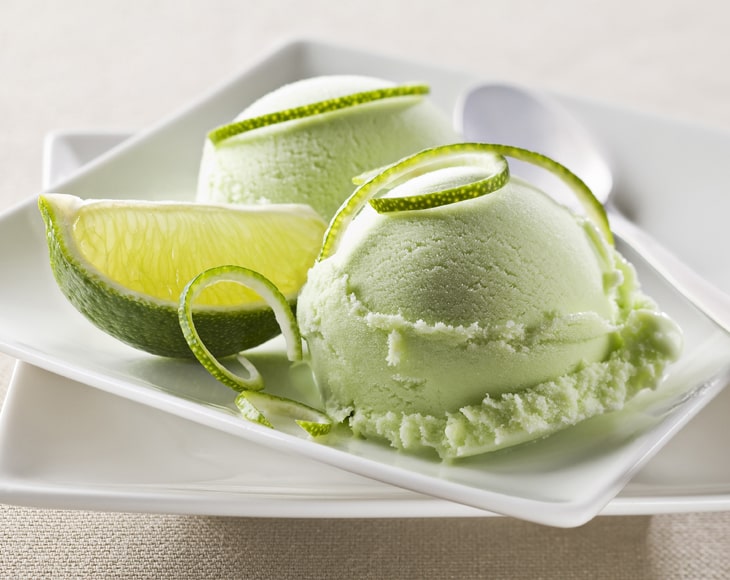 homemade-ice-cream-with-organic-lime-powder-min