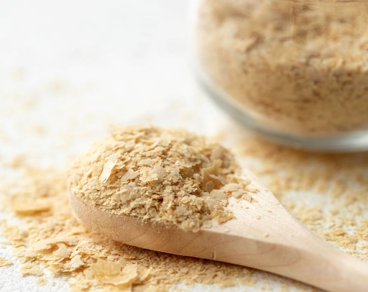 conventional-nutritional-yeast-large-flakes-min