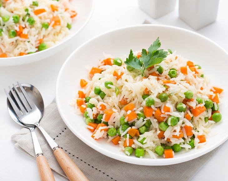 cooked-long-grain-white-rice-with-vegetables-min