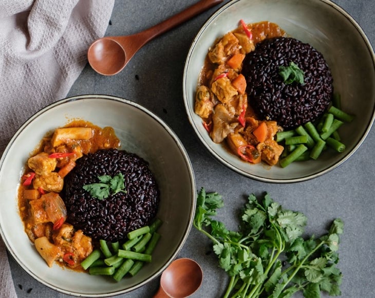 vegetarian-curry-with-black-rice-min