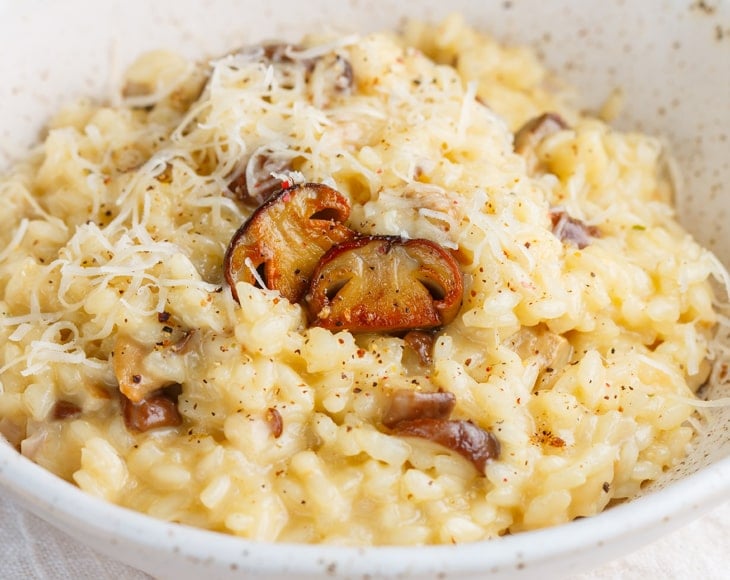 risotto-with-short-grain-white-rice-and--mushrooms-min