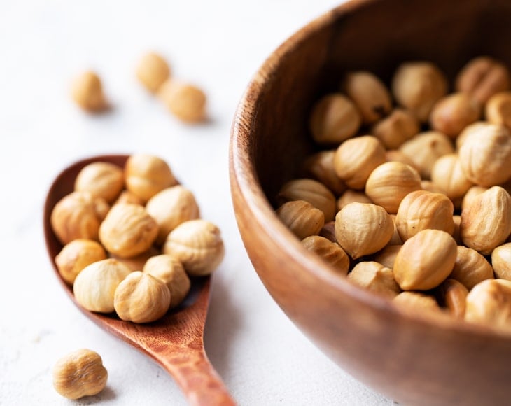 dry-roasted-blanched-hazelnuts-with-himalayan-salt-min