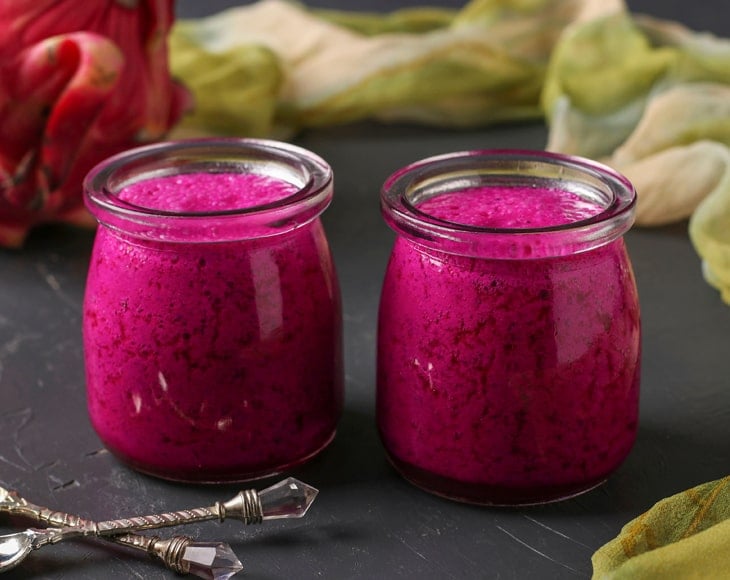 healthy-colorful-smoothie-with-organic-red-dragon-fruit-powder-min