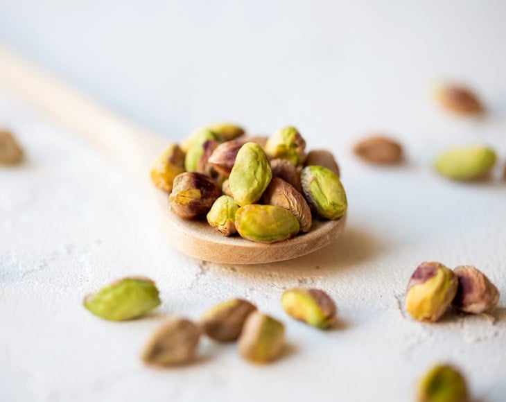 dry-roasted-no-shell-pistachios-with-himalayan-salt-2-min