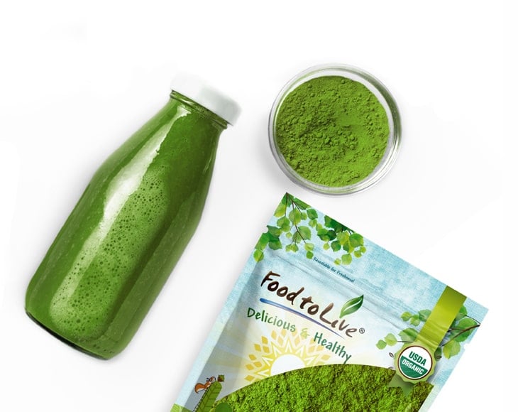 healthy-smoothie-with-organic-supergreens-powder-mix-min