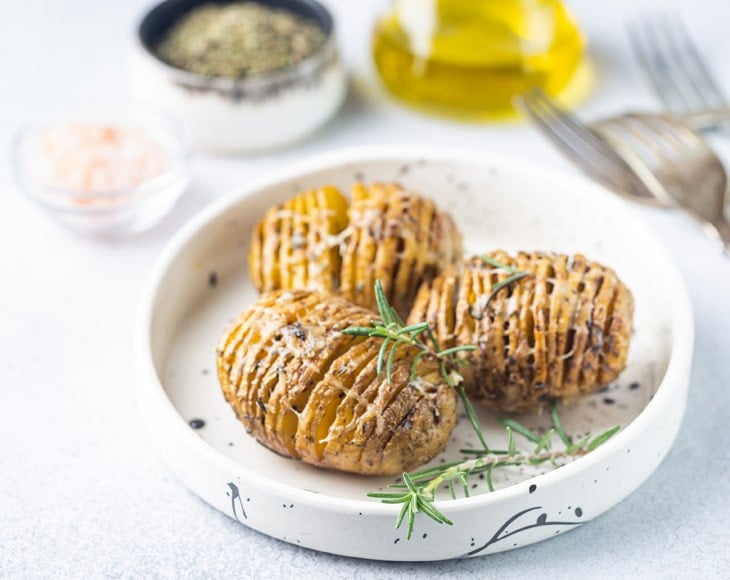 baked-potatoes-with-granulated-garlic-min